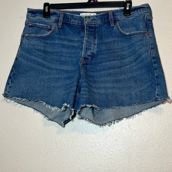 Abercrombie & Fitch The 90s Baggy Short 33/16 Low Rise Distressed Blue Denim