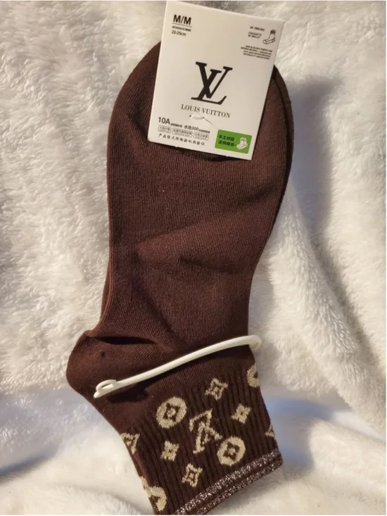 Treat yourself to a little sparkle 🧦💫Cozy, cute + sparkly socks ✨ Women’s 7–9