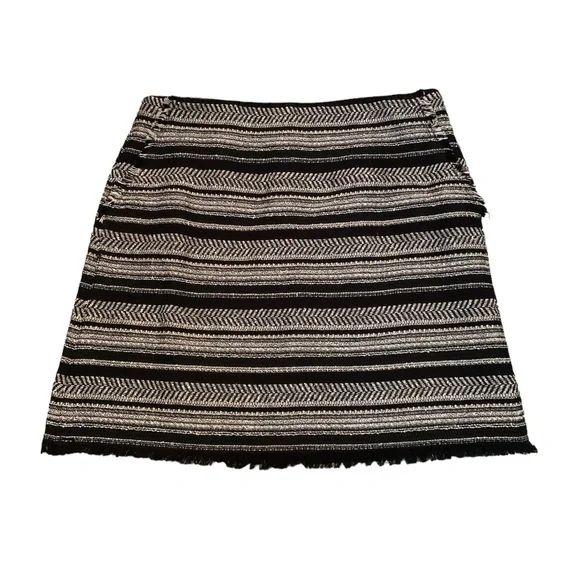 NWOT LOFT black and white skirt. With pockets. Lined. Size 6.