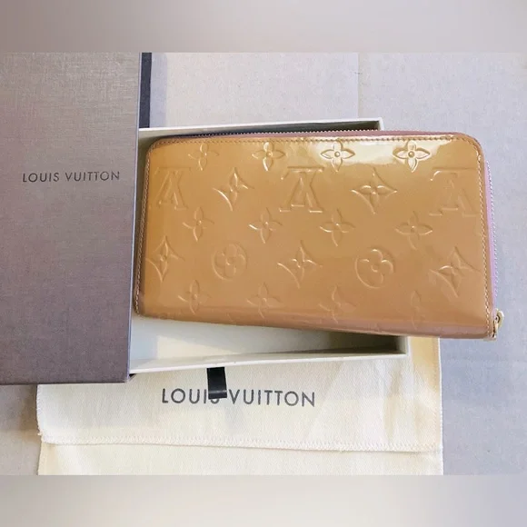 ✅ AUTHENTIC LIKENEW LONG WALLET LOUIS VUITTON VERNIS LEATHER