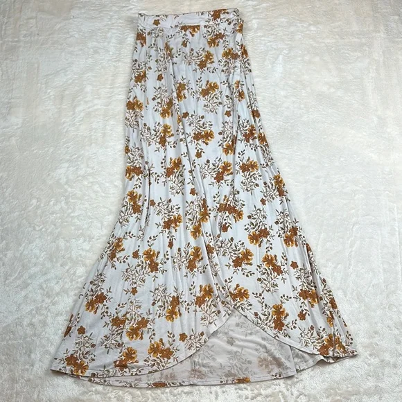 Charlotte Russe Cream Trumpet Maxi Skirt Pleated High-Low