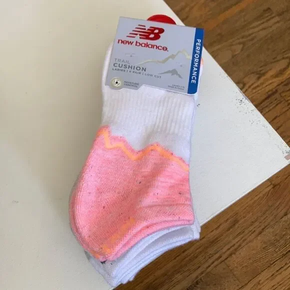 New Balance Ladies Trail Cushion Socks 6 pair