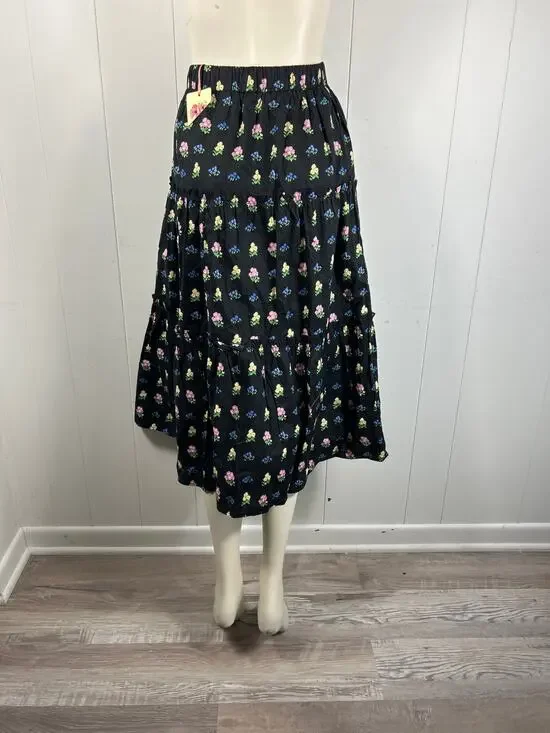 entro WHERE I WANT TO BE FLORAL PATTERNED MIDI SKIRT IN BLACK. Size M NWT