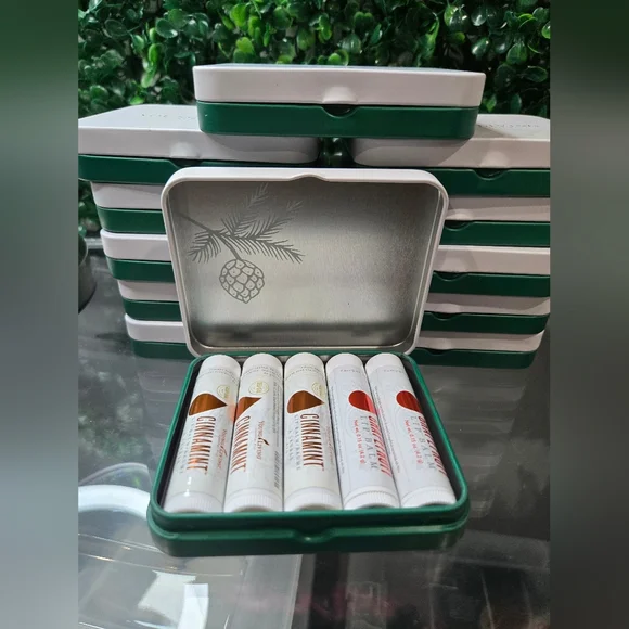 5 Lip Balm Set‎ with Green and White Tin