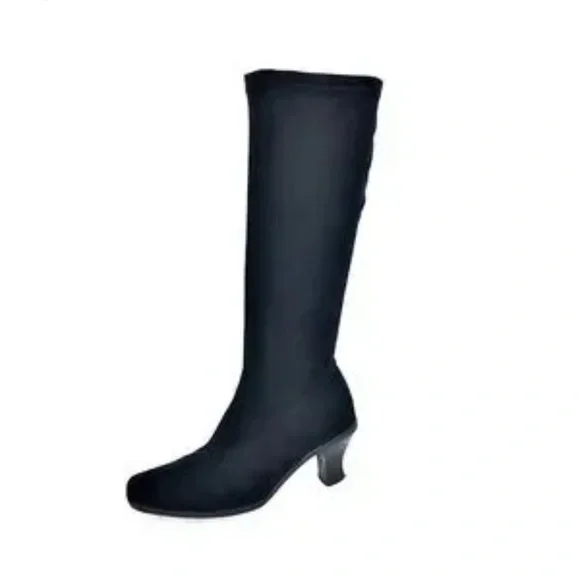 LA CANADIENNE chic knee high stretch quiet luxury heeled black boots size 8.5