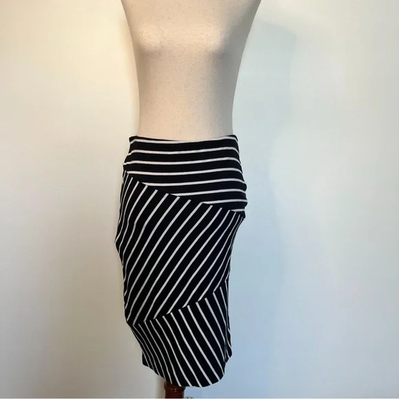 Mossino Black White Chevron Diagonal Striped Midi Pencil Skirt Size small