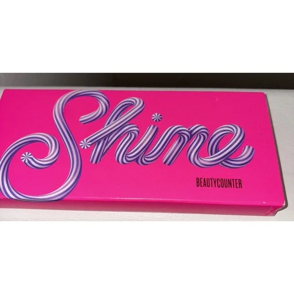Beautycounter MINI BEYOND GLOSS VAULT  Petunia daisy shimmer toffee‎ shim posy
