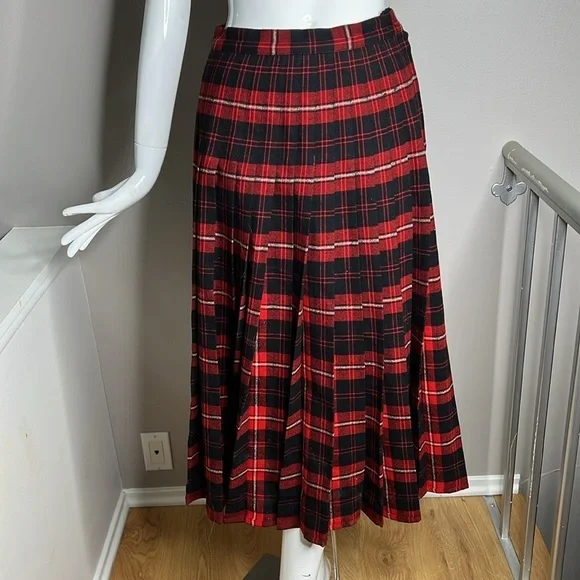 Pendleton Sz 6 Reversable Red Black Wool Flat Front Pleated Midi Skirt