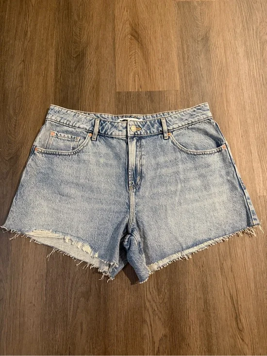 Garage Denim Light Wash Denim Cutoff Shorts