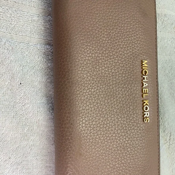 🇺🇸🇺🇸 SALE 🇺🇸🇺🇸 Michael Kors Tan Zip Around Pebbled Leather Wallet