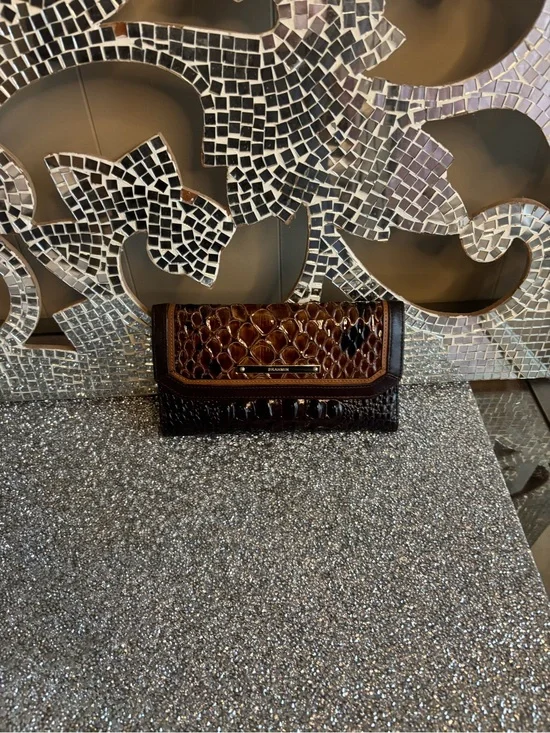 ⭐️Brahmin Brown Croc-Embossed Leather Wallet