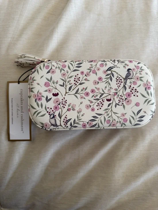 NEW cupcakes & cashmere Floral Jewelry Case