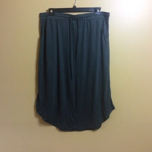 🎈3/$20!  NWOT Shein grey stretch skirt. 4X