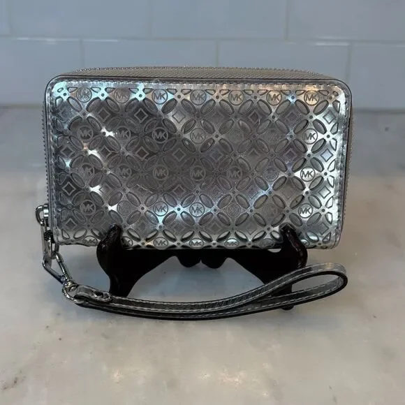 Michael Kors Wallet Leather Jet Set Travel Medium Flower Perforated Metallic