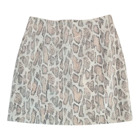 Fate Womens Small High Rise Mini Skirt Ivory Snakeskin Design EUC Sexy Classic