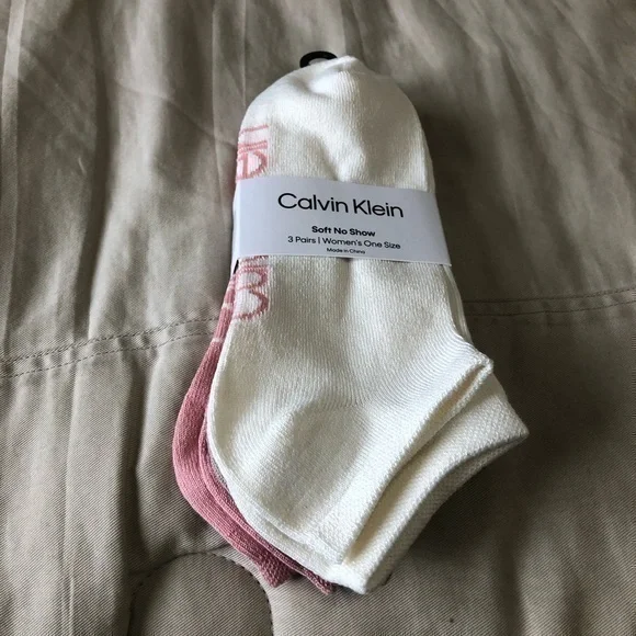 Women’s Calvin Klein no show socks