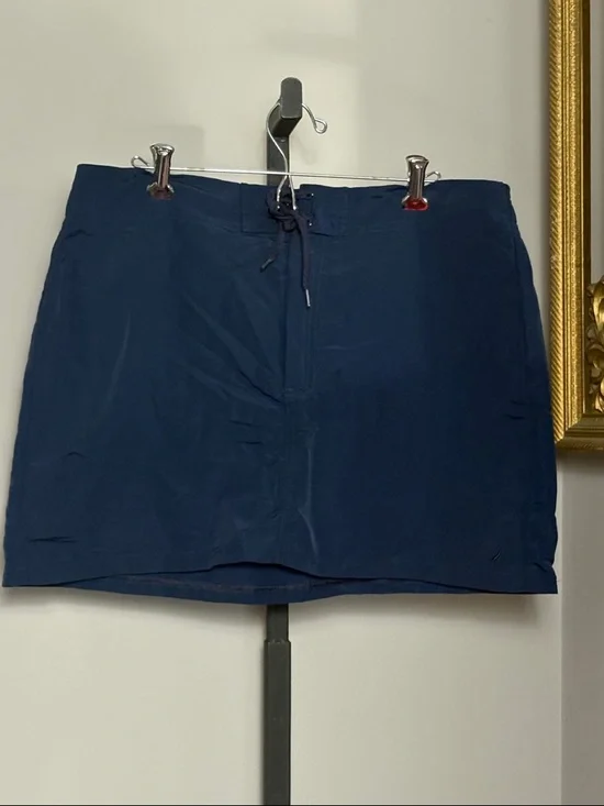 LAST CHANCE Nautica Large Navy Nylon Skirt