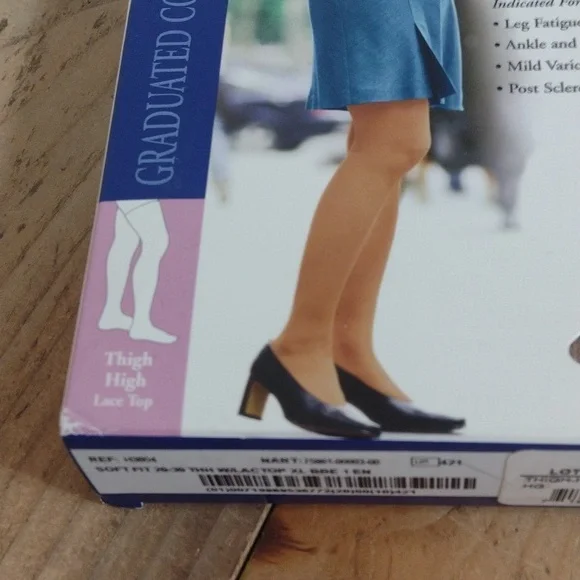 Activa Soft Fit Graduated Therapy Compression Hose Thigh High Lace Top XL NEW