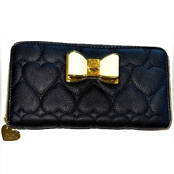 Betsey Johnson Zip Around Wallet Black  Quilted Hearts White Gold Metal Bow