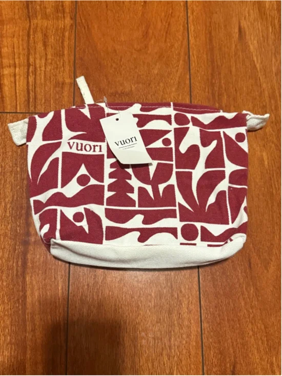 Women's Vuori Holiday 25 Pouch One Size Red White Cosmetic Bag
