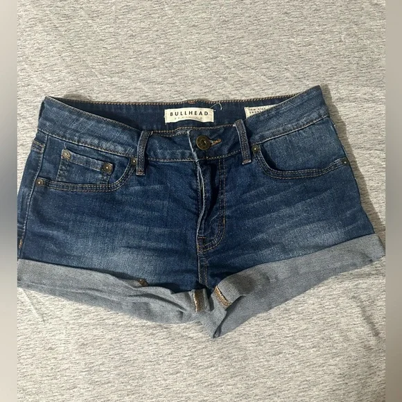 Bullhead Denim Co. Low Rise Cuffed Denim Shorts Size 5