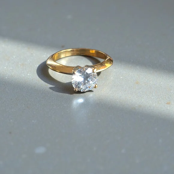 Gold Solitaire Ring Size 4 Round Crystal Stone Classic Minimalist Band