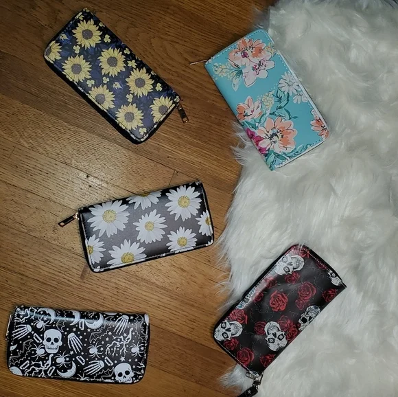 Wallets with Flowers and Skulls  ☠️ 💖