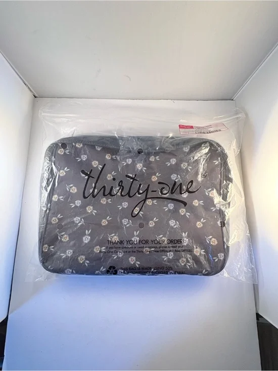 NWT Thirty One Travel Case Makeup Travel Toiletry Organizer Ditzy Daisy Pockets