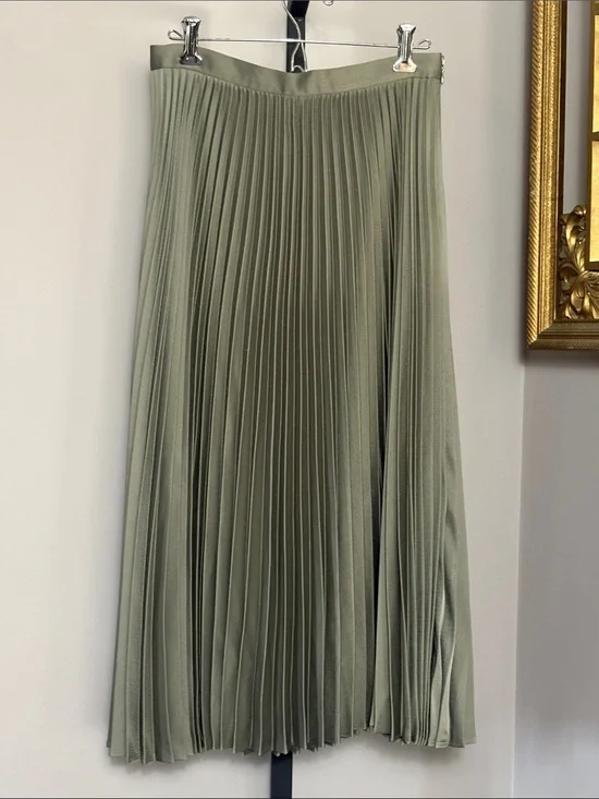 Club Monaco Size 2 Annina Pleated A-Line Midi Skirt in Olive Green