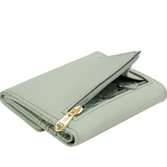 Elegant Green Women's Wallet. Nwot