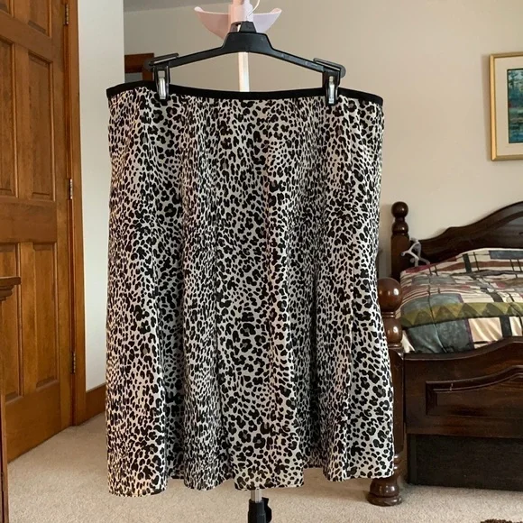 WORTHINGTON Lined Skirt Zippered Closure Size 16 EUC