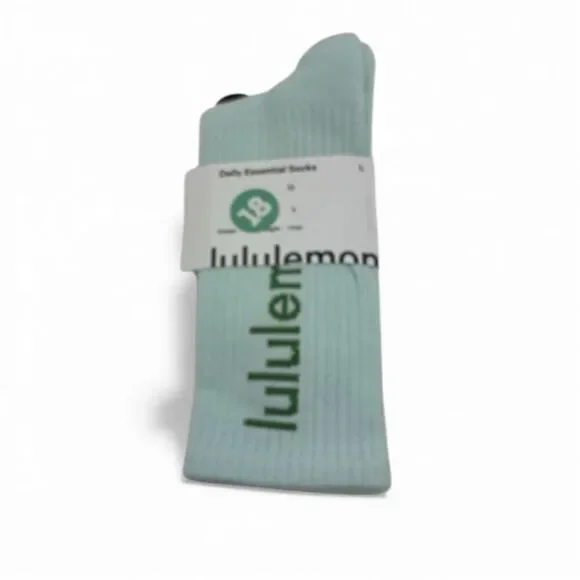 Lululemon NWT Daily Essential Socks in Green Size L