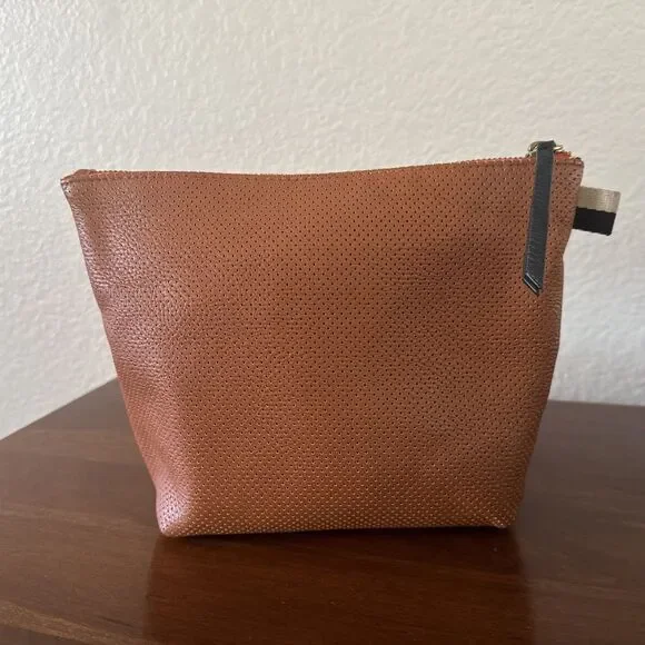 Universal Thread Winged Pouch Bag In Cognac Brown - excellent