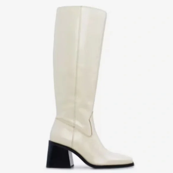 🌸VINCE CAMUTO 🌸 Sangeti Extra Wide Calf Boot Off White Size: 11W