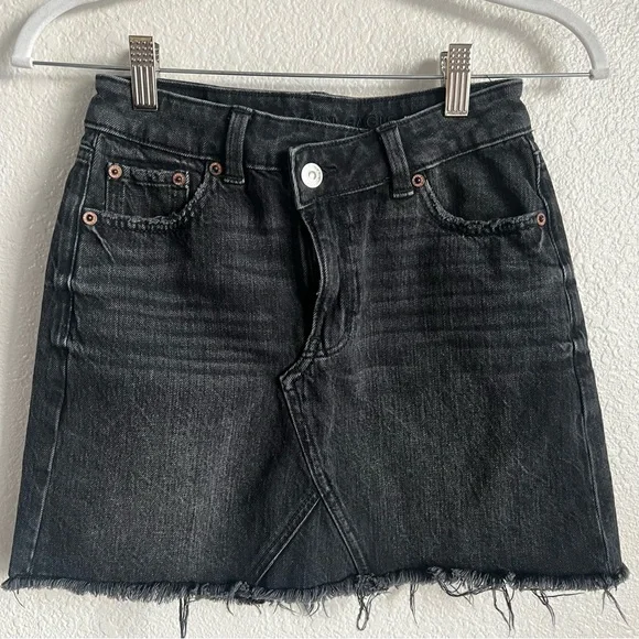American Eagle‎ Women’s Denim Skirt Mini Black Wash Size 0 Crossover Button