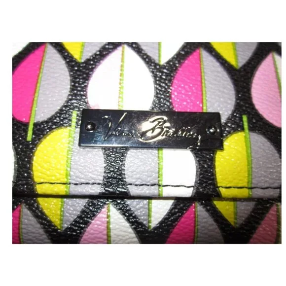 VERA BRADLEY VINYL TRIFOLD LEAF PRINT WALLET, MAGNETIC CLOSE, # 530W