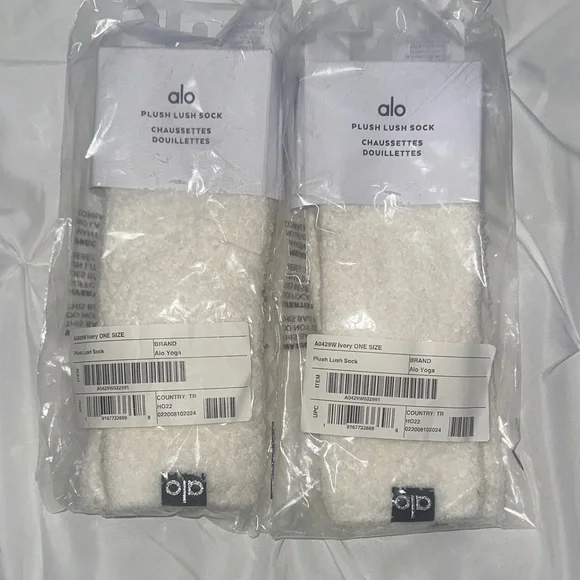 ALO Bundle Plush Lush Sock in Ivory - Pair of 2 Cozy Fuzzy Socks