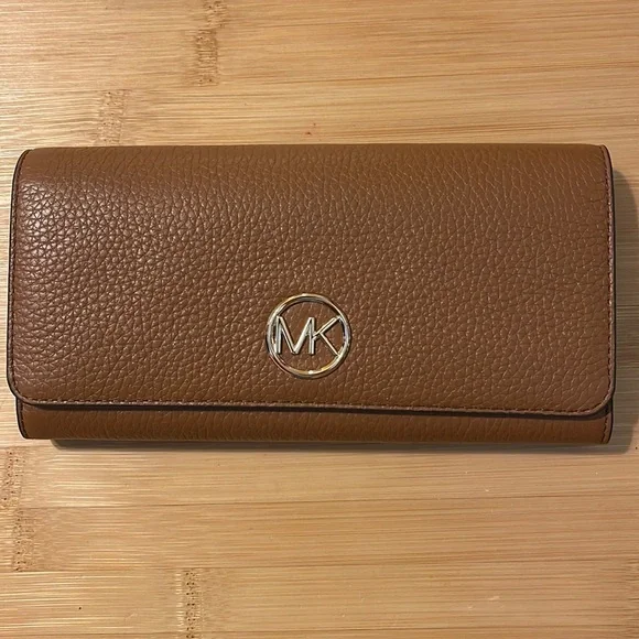Authentic Michael Kors Fulton Flap Continental Wallet