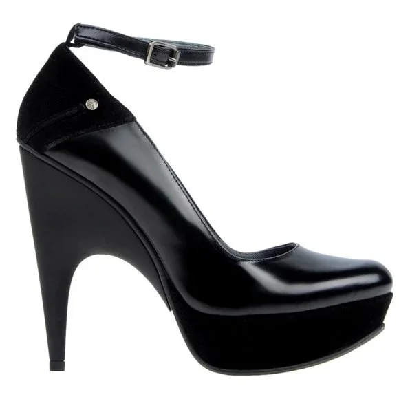 NIB Costume National black‎ leather platform pumps.