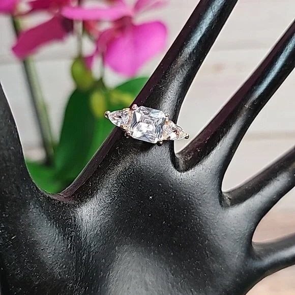 NEW 18KT ROSE GOLD PLATED ZIRCON THREE STONE RING