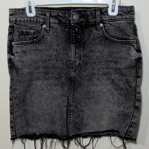 Old Navy Black Acid Wash Denim Mini Skirt Frayed Hem Stretch Women's Size 6