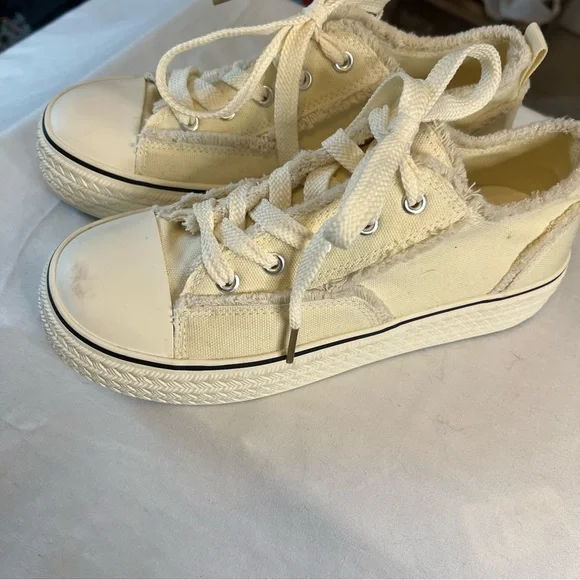 Cream Canvas Sneakers with‎ Frayed Edges