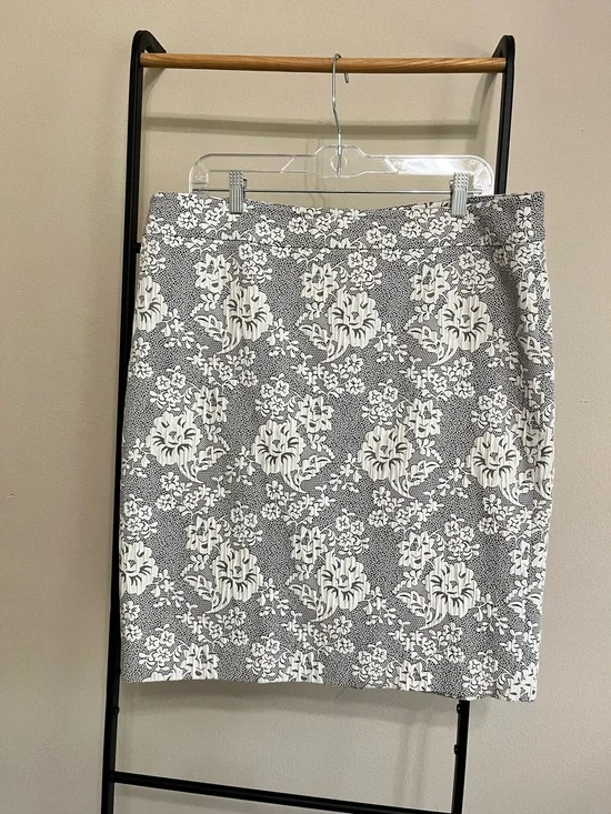 Ann Taylor Floral Textured Pencil Skirt w/ Back Slit - Size 14