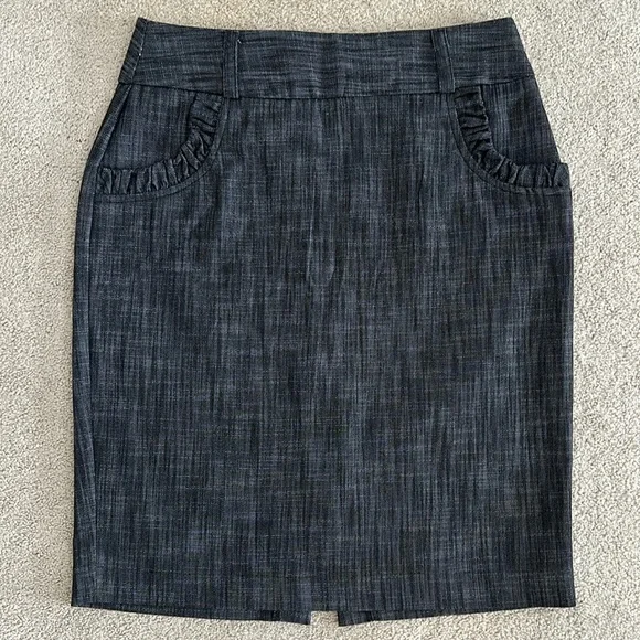 BCX denim skirt, pockets w. Ruffle detail, belt loops, black, size 7