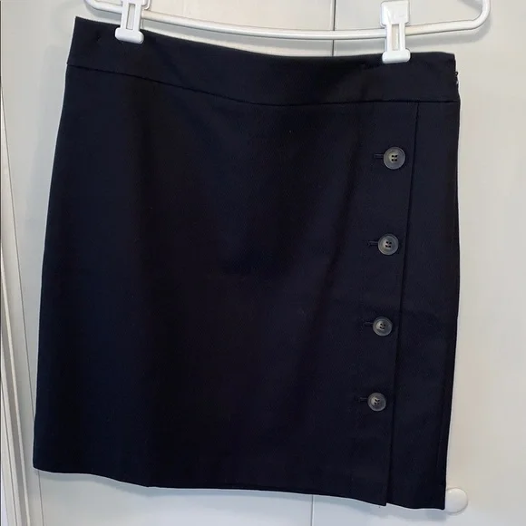 New Ann Taylor Elegant Black Button-Down Skirt.