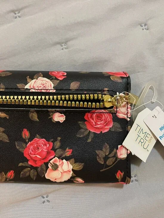 NWT Time & Tru Piper Clutch Wallet | Black Rose Floral | RFID Protection