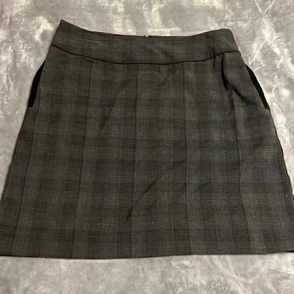 𝅺DAISY Fuentes skirt. Shades of gray. Size 10.