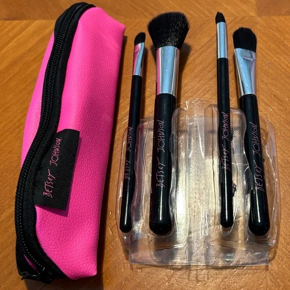 Betsey Johnson 4pc Cosmetic Brush Kit with Case