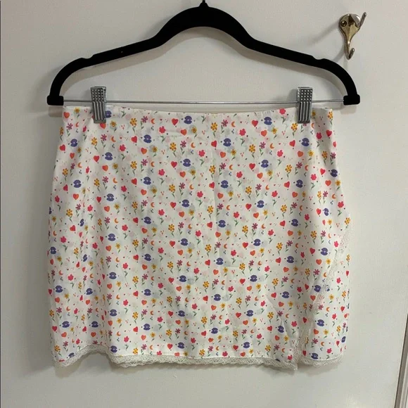 Princess Polly White Floral Mini Skirt in Sz 6
