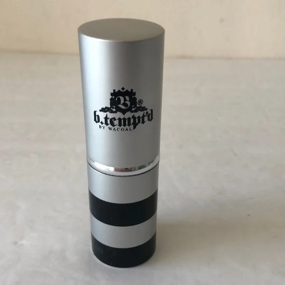 b. tempt'd by Wacoal Retractable Kabuki Brush for powder, bronzer, or blush
